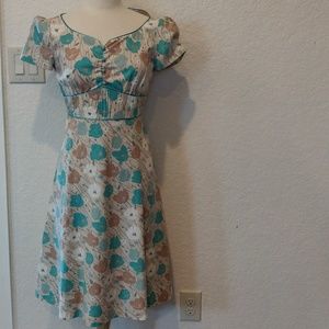 vintage dress, absolutely beautiful.